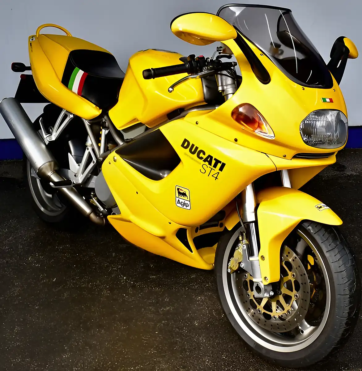 Used 2001 Ducati St4 Yellow - Interior and Exterior details 9