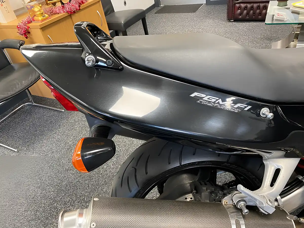 Used 2001 Honda CBR1100 Xx Black - Interior and Exterior details 13