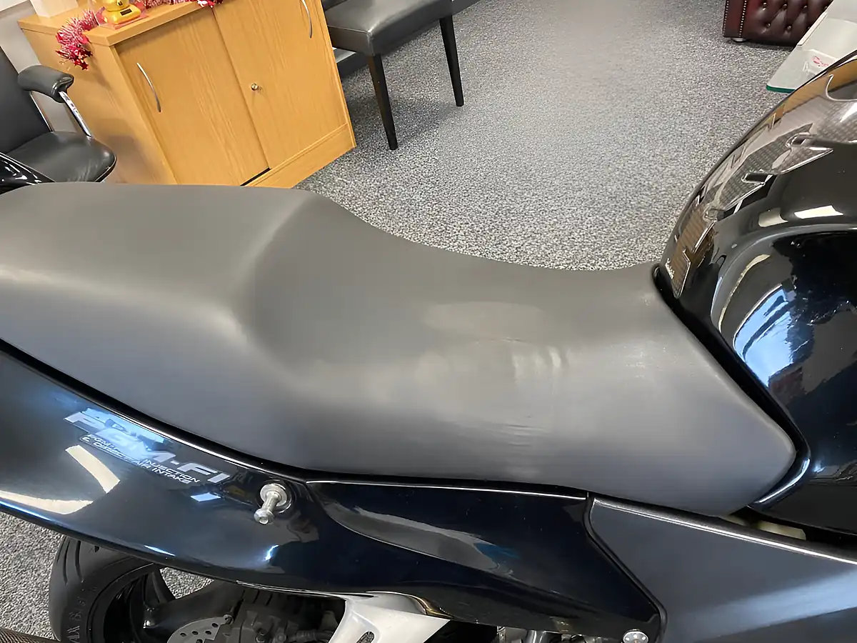 Used 2001 Honda CBR1100 Xx Black - Interior and Exterior details 17
