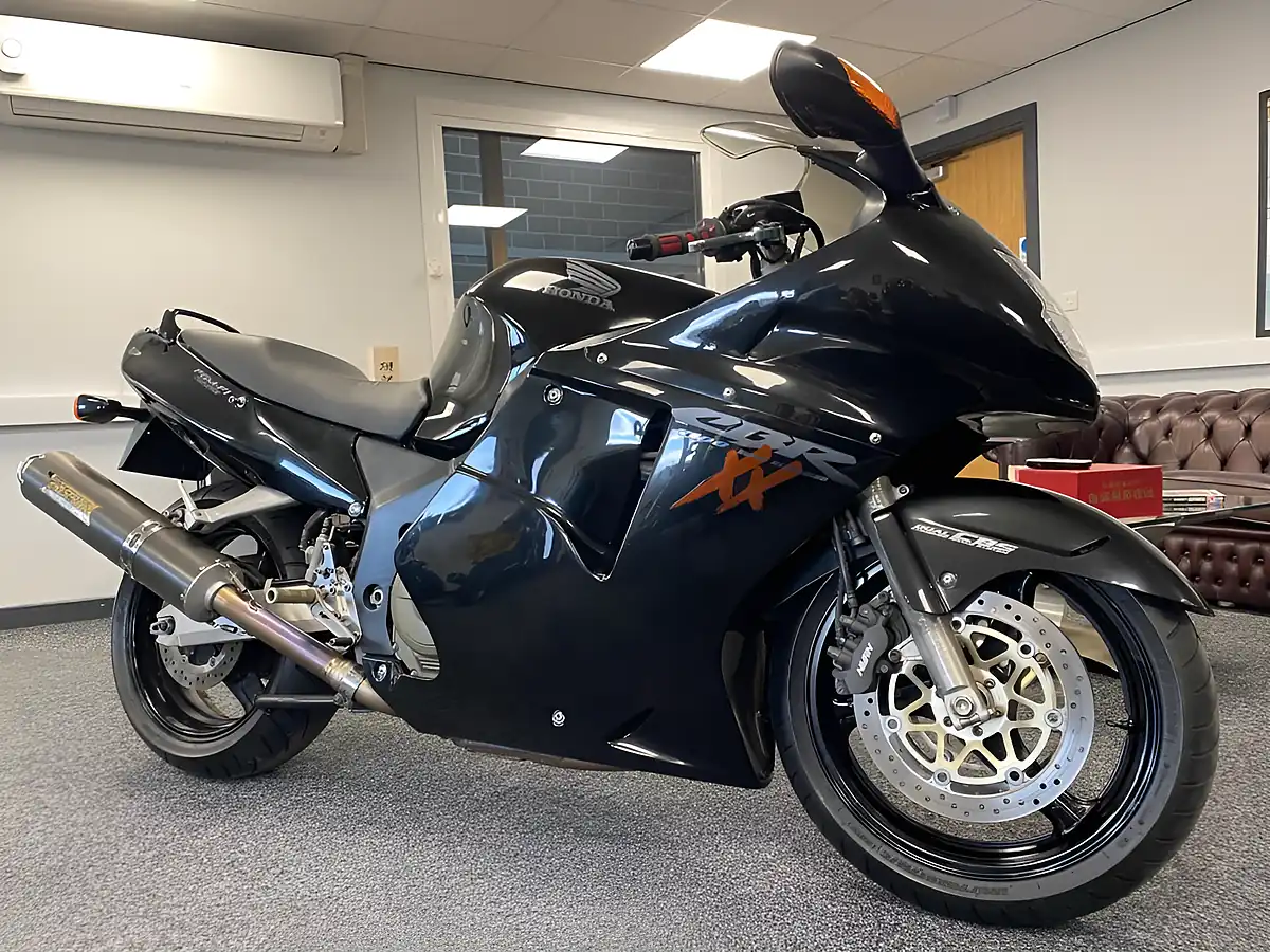 Used 2001 Honda CBR1100 Xx Black - Interior and Exterior details 3