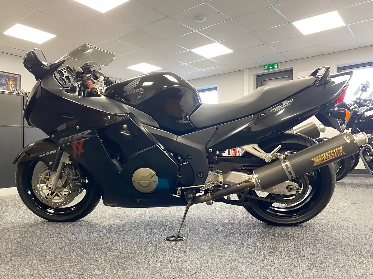 Used 2001 Honda CBR1100 Xx Black - Interior and Exterior details 9