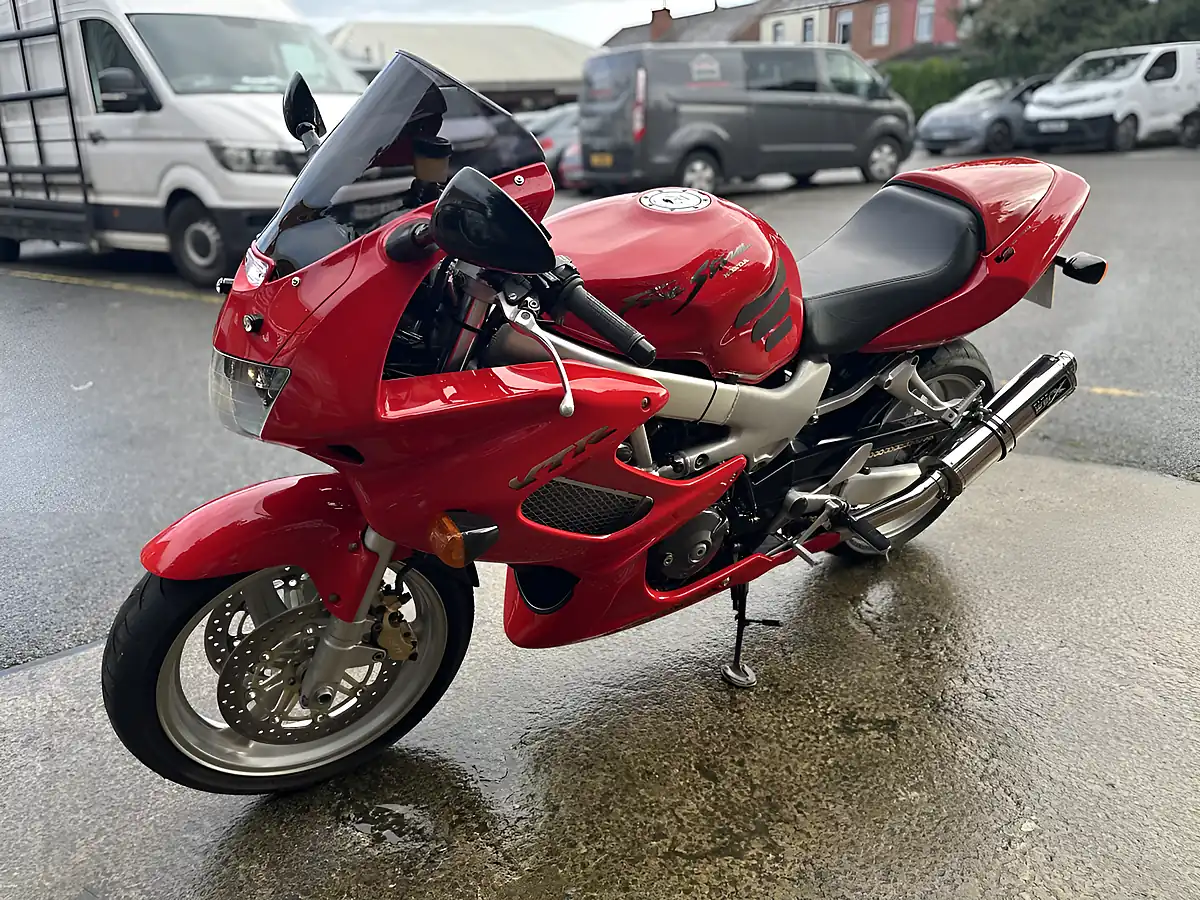 Used 2001 Honda Vtr 1000 Firestorm Red - Interior and Exterior details 15