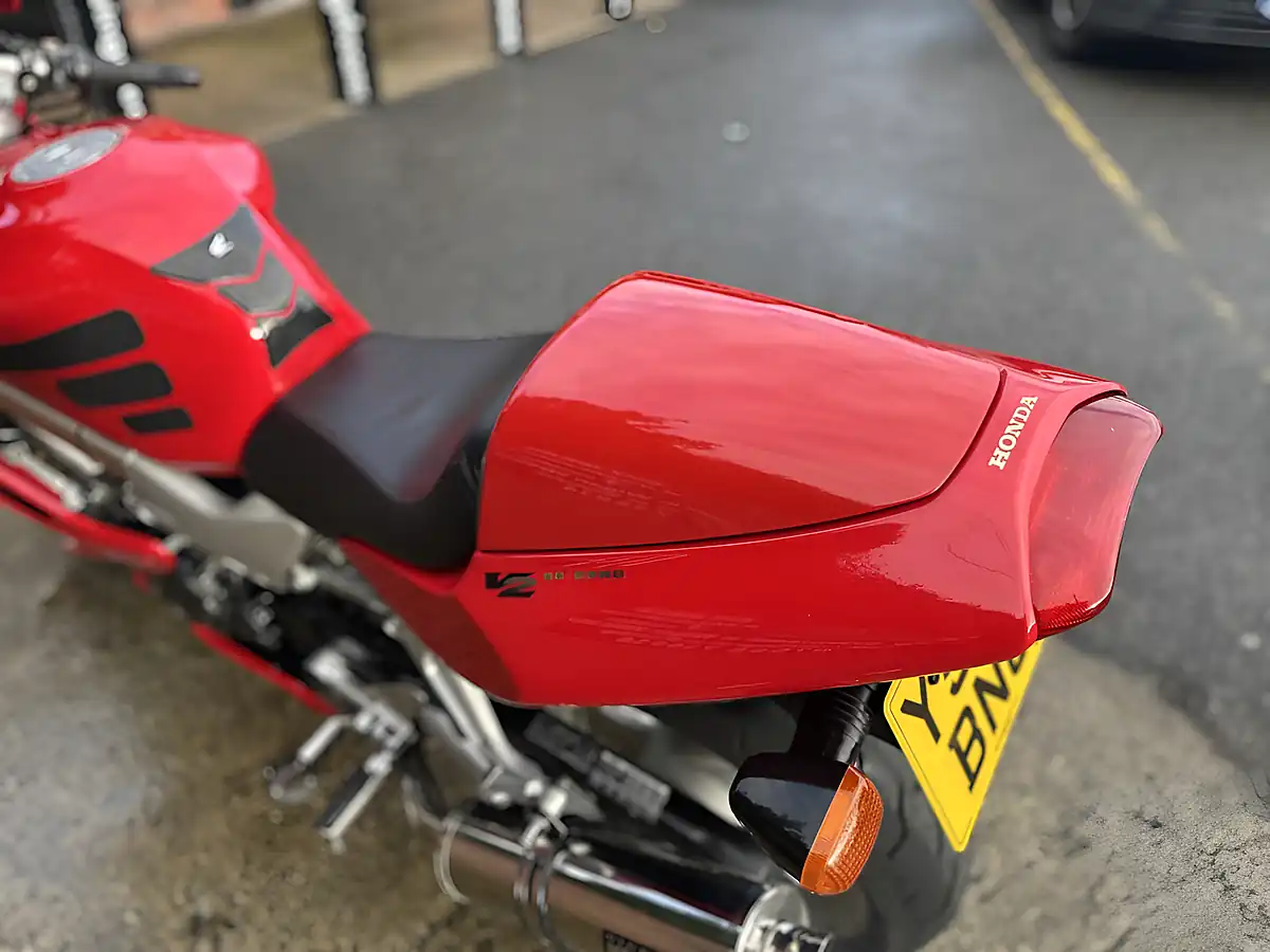 Used 2001 Honda Vtr 1000 Firestorm Red - Interior and Exterior details 17
