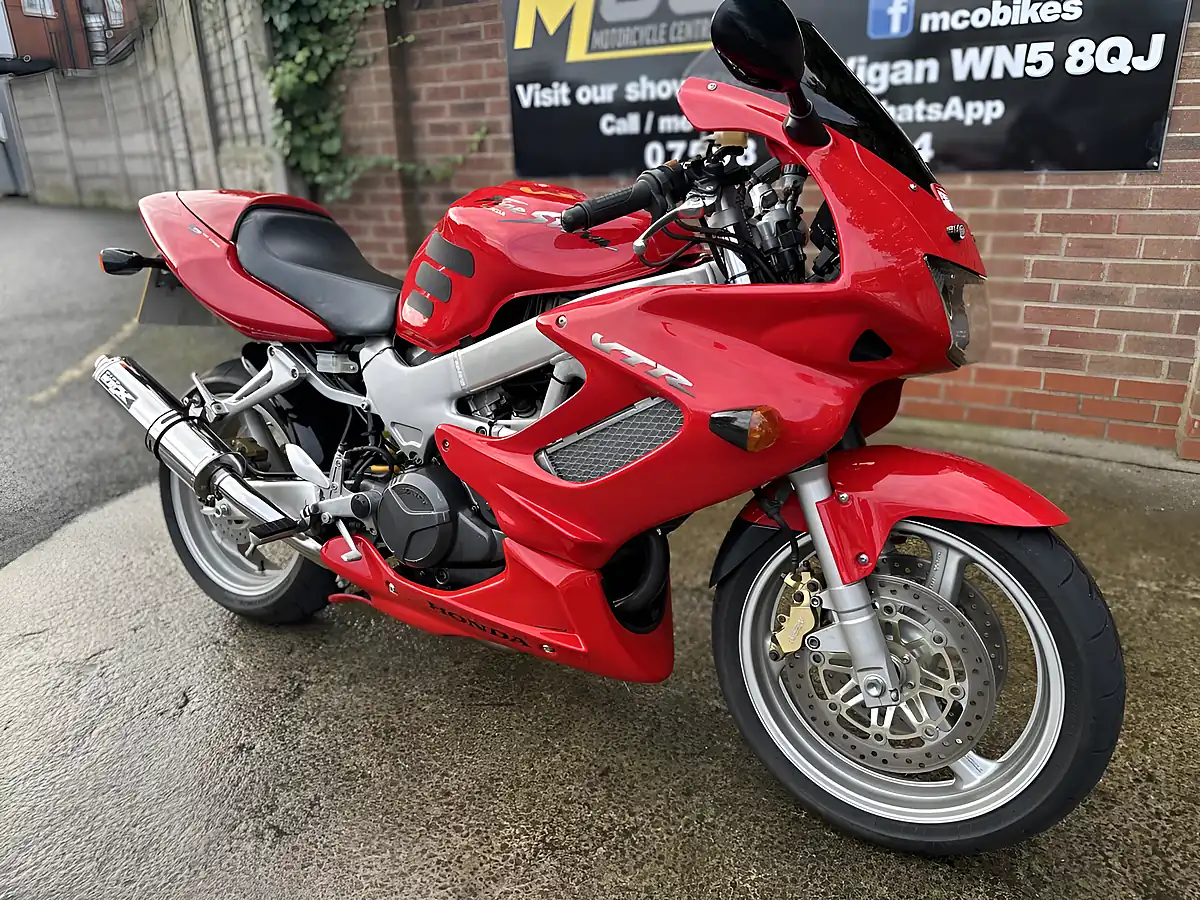 Used 2001 Honda Vtr 1000 Firestorm Red - Interior and Exterior details 2