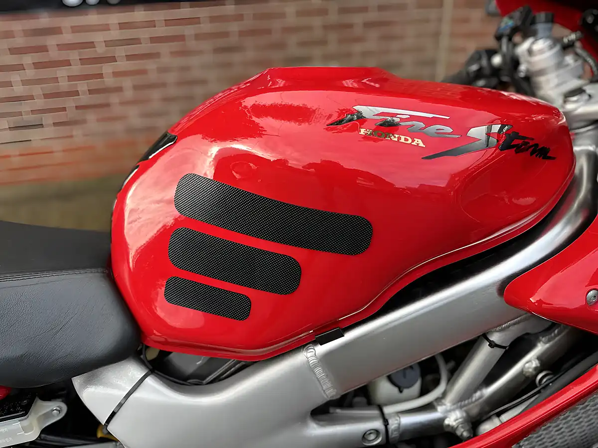 Used 2001 Honda Vtr 1000 Firestorm Red - Interior and Exterior details 7