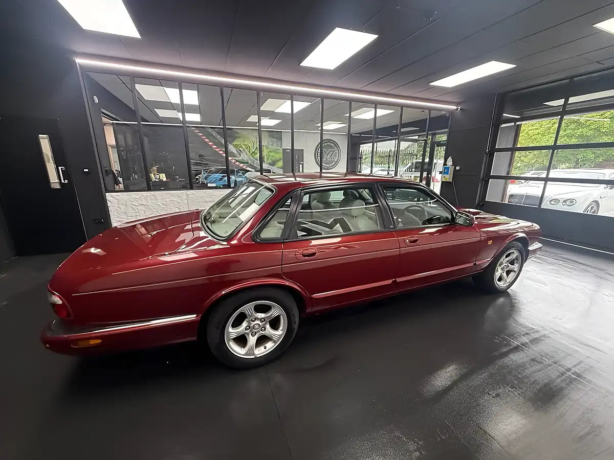 Used 2001 Jaguar Xj XJ8 Red - Interior and Exterior details 10