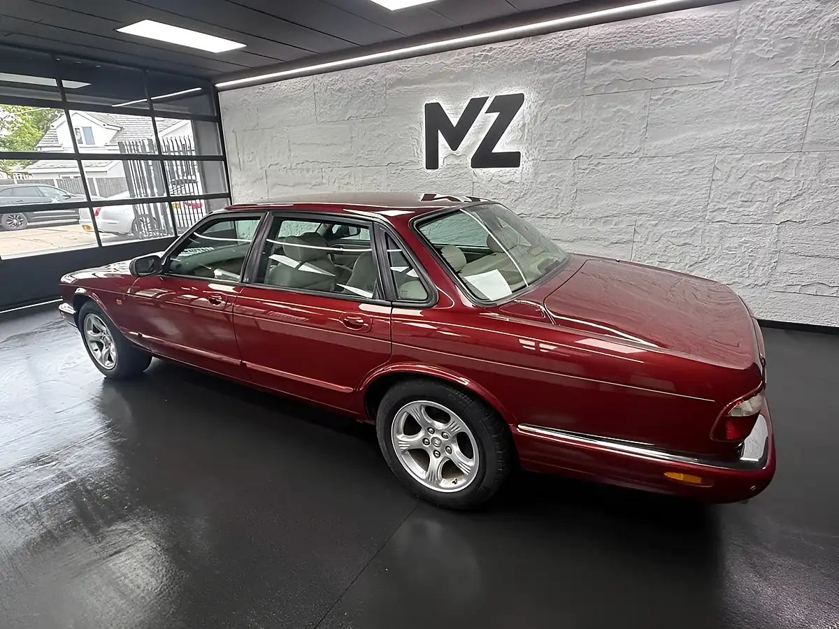 Used 2001 Jaguar Xj XJ8 Red - Interior and Exterior details 16
