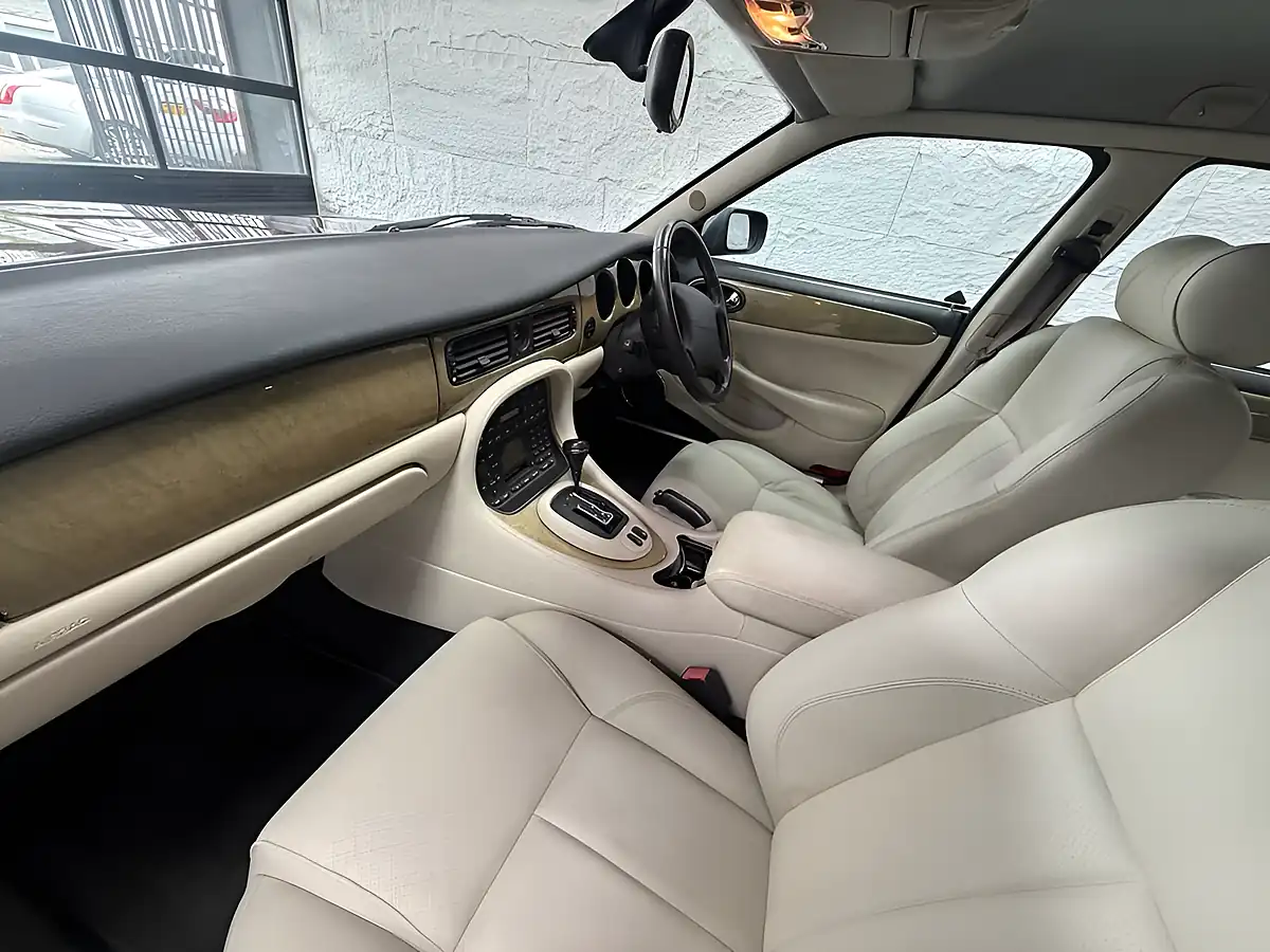 Used 2001 Jaguar Xj XJ8 Red - Interior and Exterior details 17