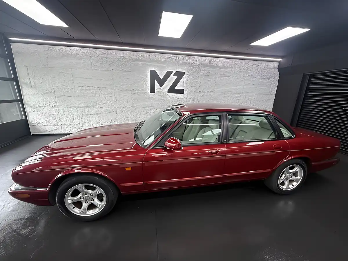 Used 2001 Jaguar Xj XJ8 Red - Interior and Exterior details 18