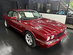 Used 2001 Jaguar Xj XJ8 Red - Interior and Exterior details 4