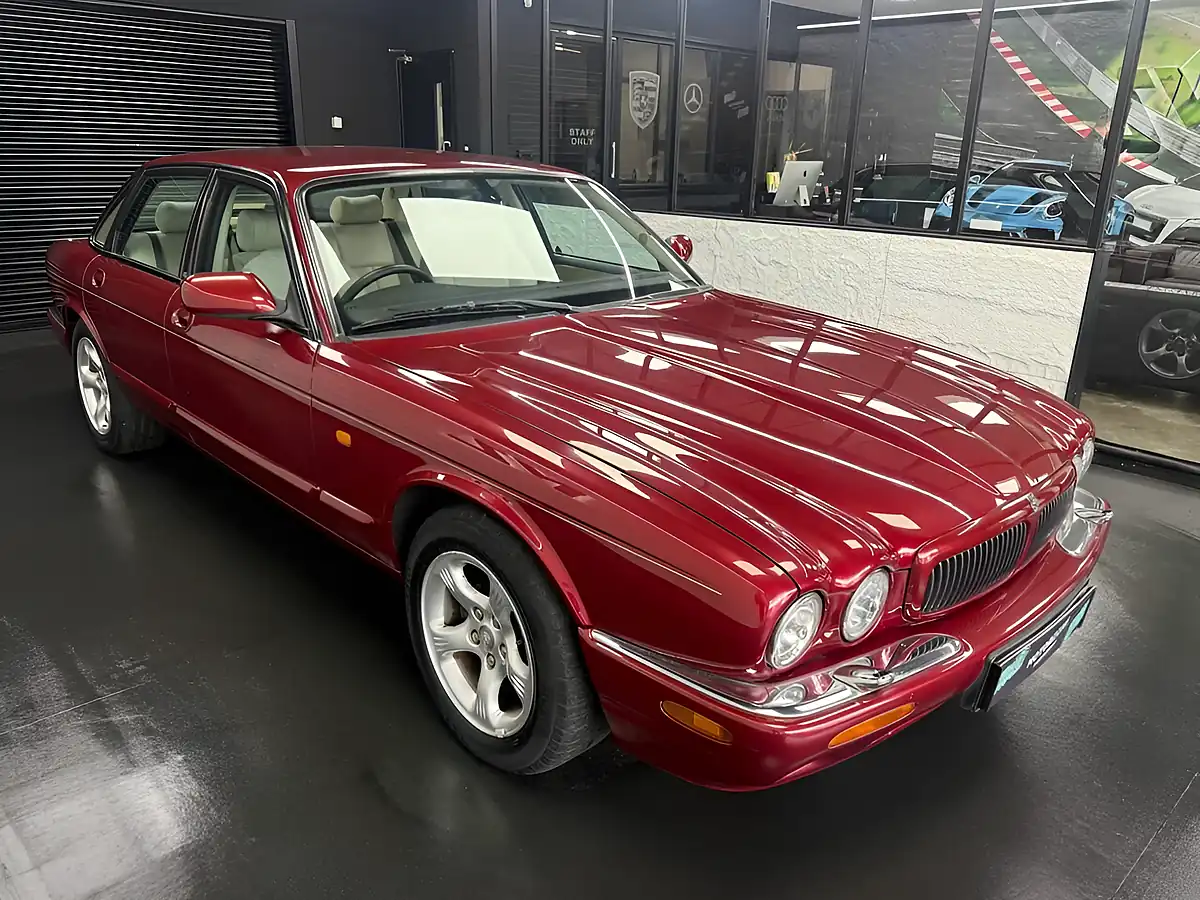 Used 2001 Jaguar Xj XJ8 Red - Interior and Exterior details 4