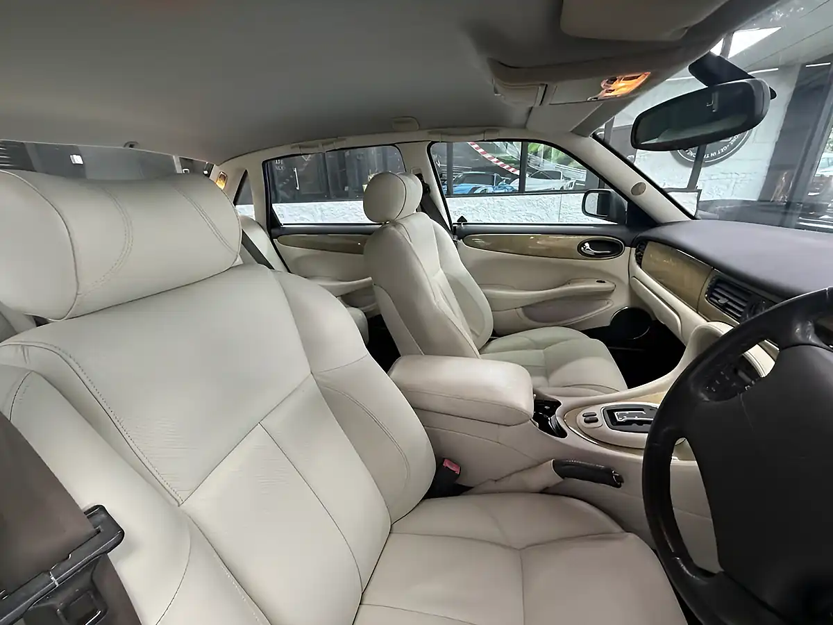 Used 2001 Jaguar Xj XJ8 Red - Interior and Exterior details 7