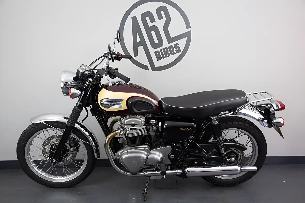 Used 2001 Kawasaki W650 Maroon and Cream - Front View