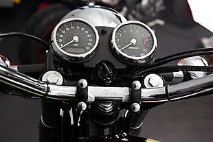 Used 2001 Kawasaki W650 Maroon and Cream - Interior and Exterior details 10