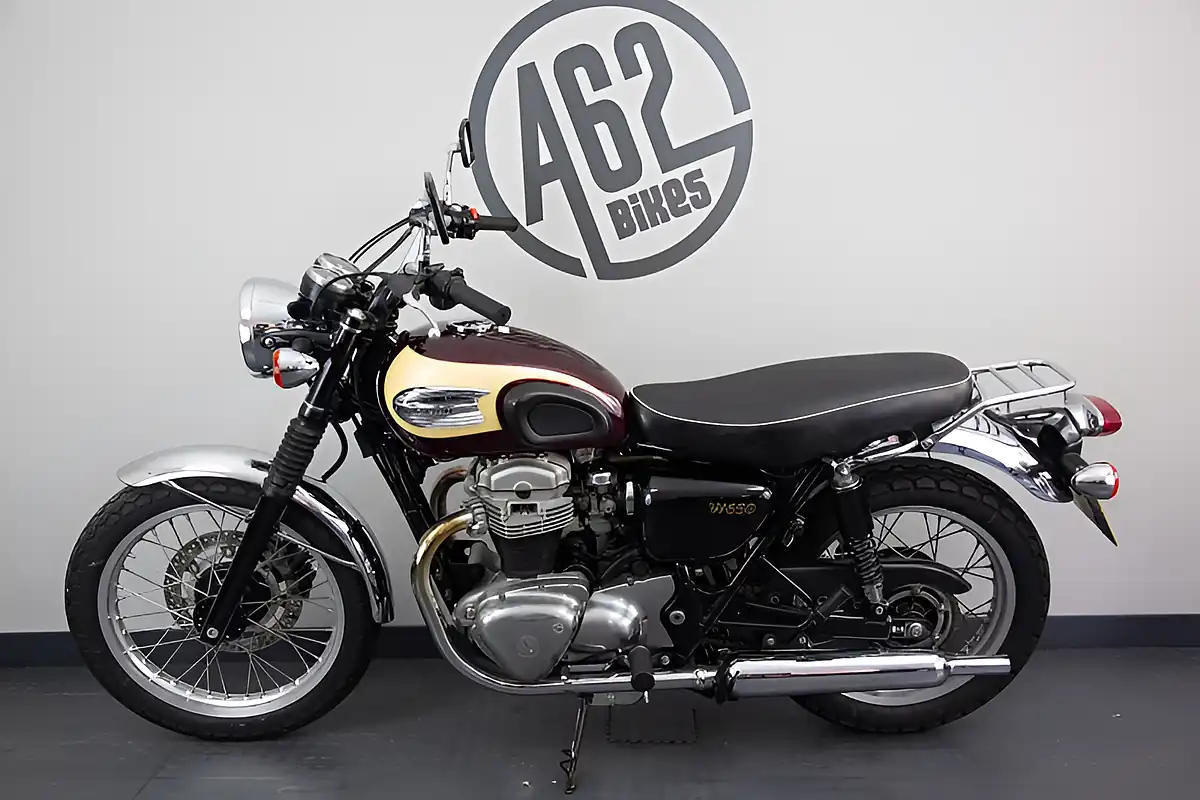 Used 2001 Kawasaki W650 Maroon and Cream - Interior and Exterior details 2
