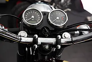 Used 2001 Kawasaki W650 Maroon and Cream - Interior and Exterior details 9