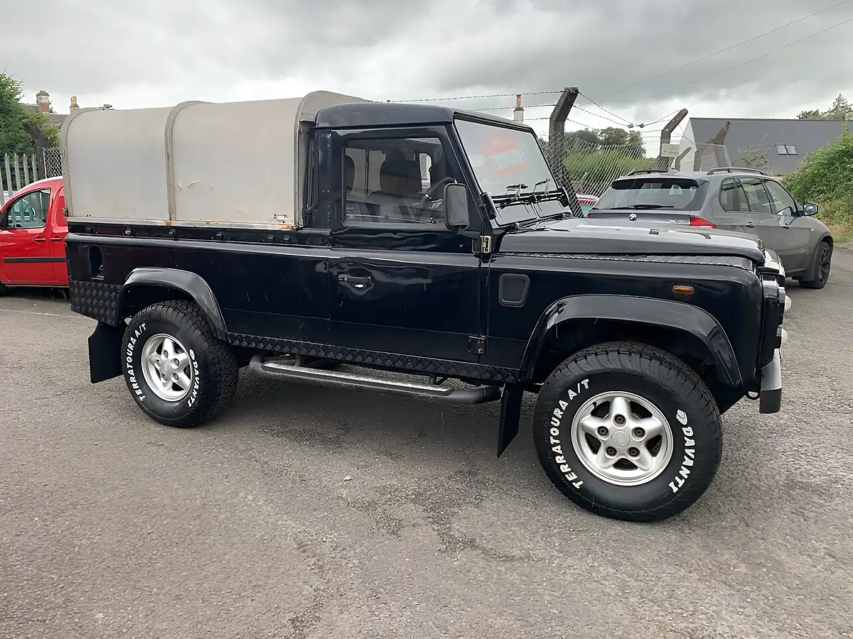 Used 2001 Land Rover Defender 110 Black - Interior and Exterior details 11