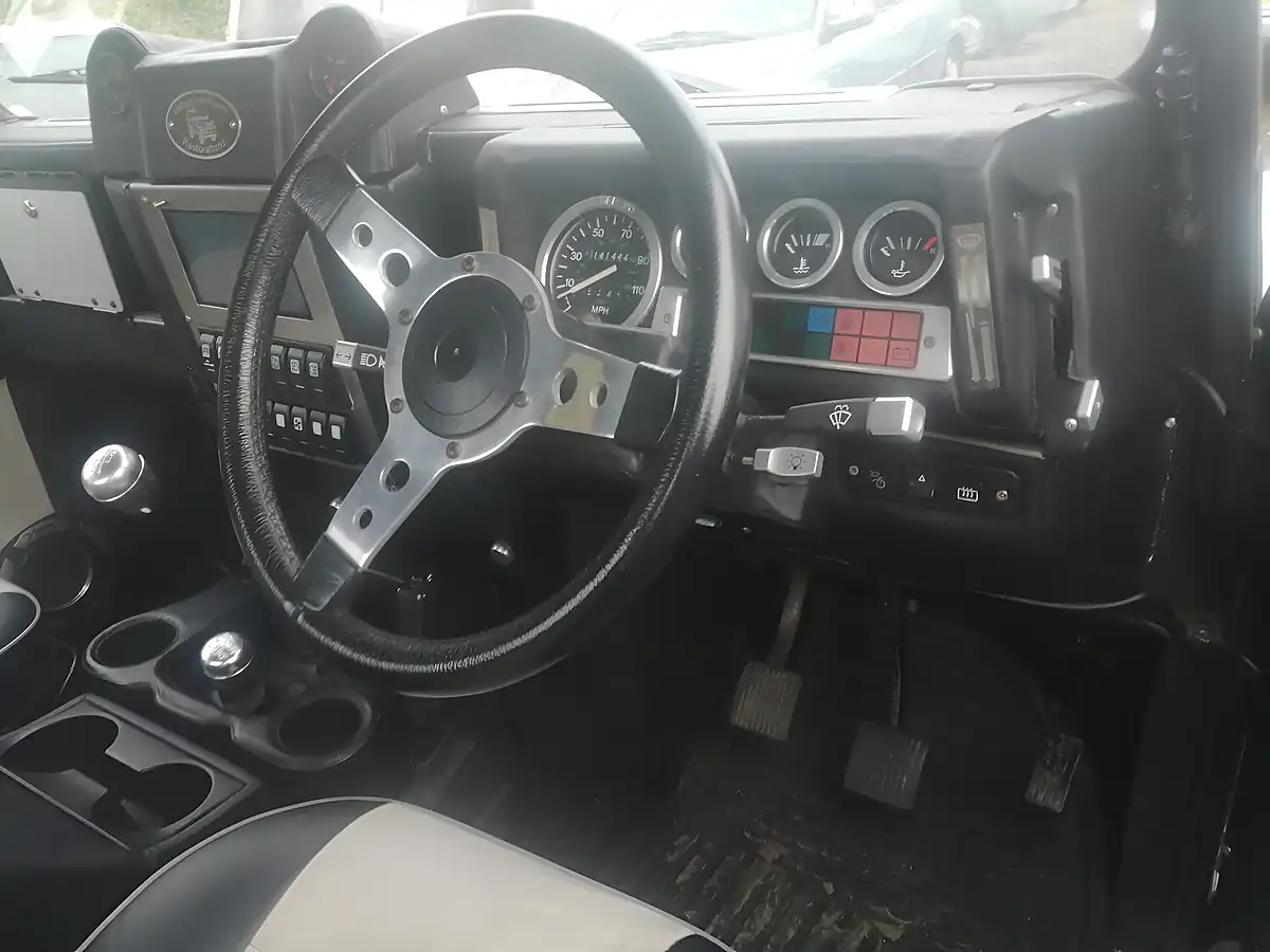 Used 2001 Land Rover Defender 90 Pick Up Black - Interior and Exterior details 18