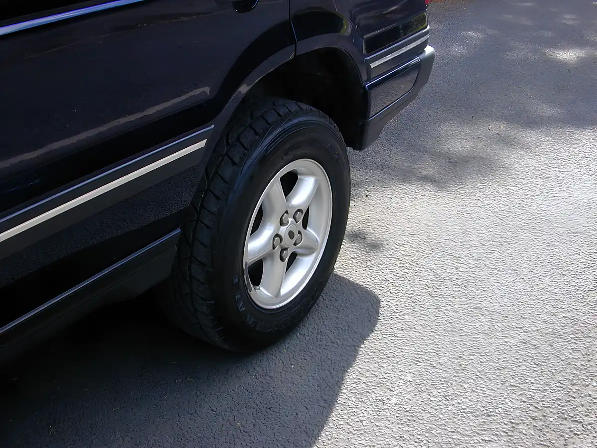 Used 2001 Land Rover Range Rover Se Oxford Blue Metallic - Interior and Exterior details 12