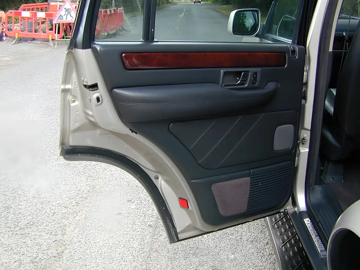 Used 2001 Land Rover Range Rover Vogue Silver - Interior and Exterior details 13