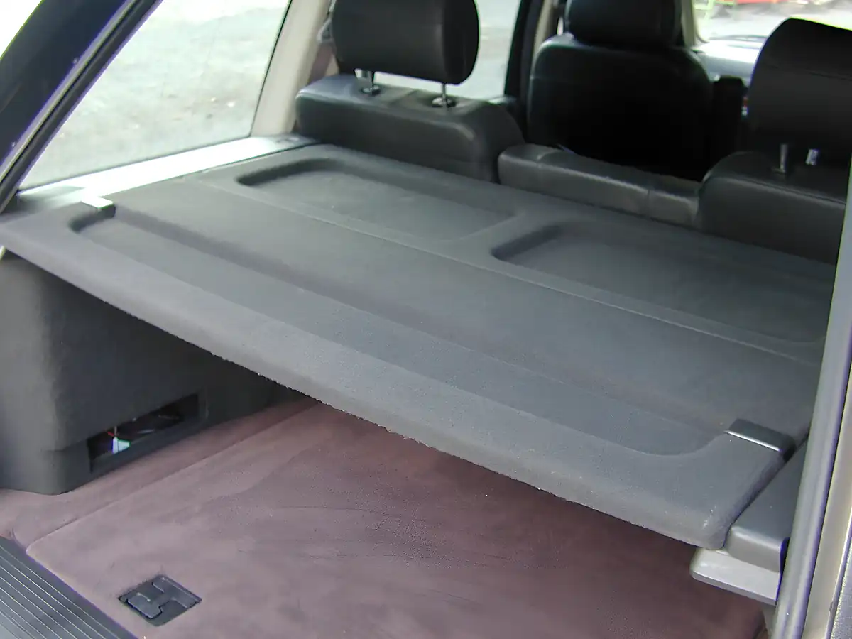 Used 2001 Land Rover Range Rover Vogue Silver - Interior and Exterior details 18
