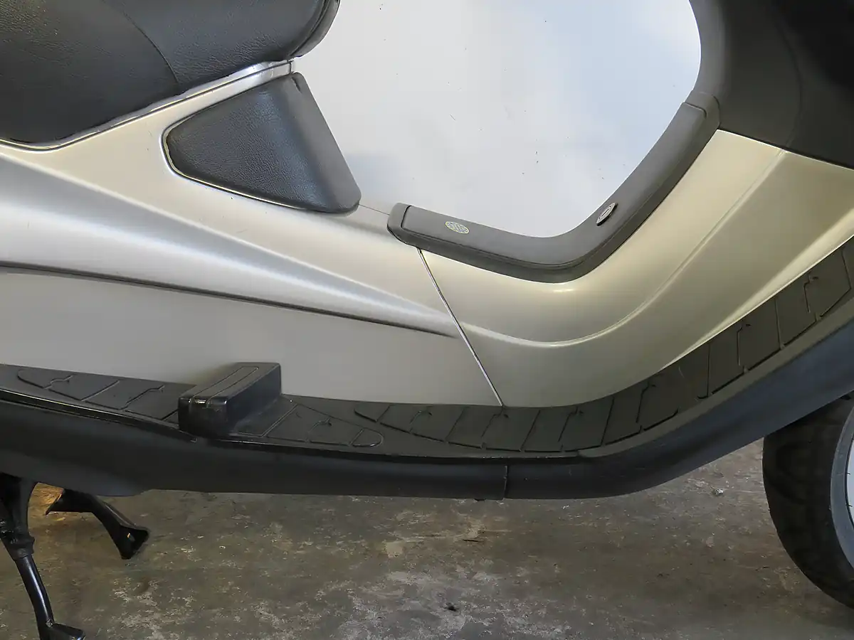 Used 2001 Piaggio Xevo 125 Gtx Silver - Interior and Exterior details 12