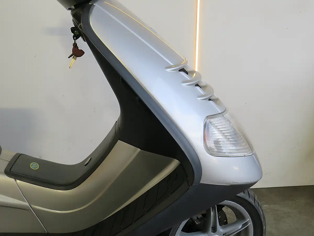 Used 2001 Piaggio Xevo 125 Gtx Silver - Interior and Exterior details 15