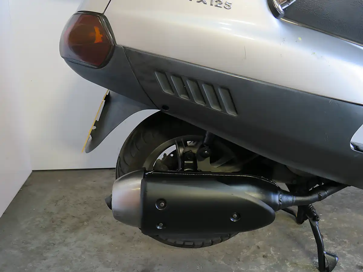 Used 2001 Piaggio Xevo 125 Gtx Silver - Interior and Exterior details 2