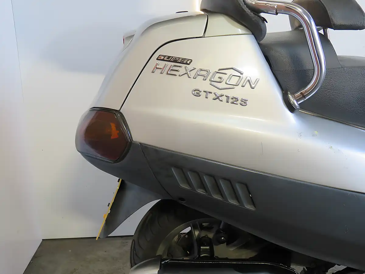 Used 2001 Piaggio Xevo 125 Gtx Silver - Interior and Exterior details 3