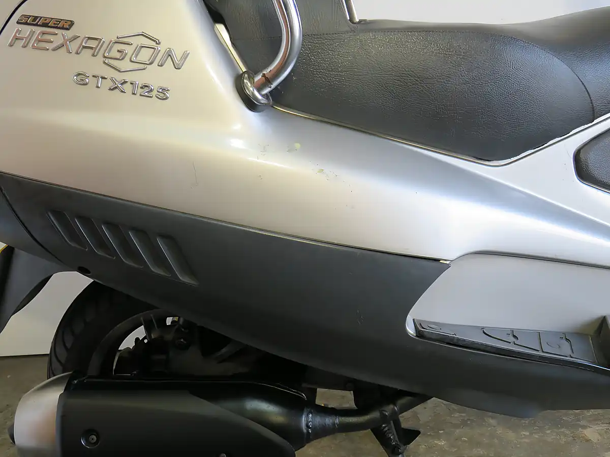 Used 2001 Piaggio Xevo 125 Gtx Silver - Interior and Exterior details 6