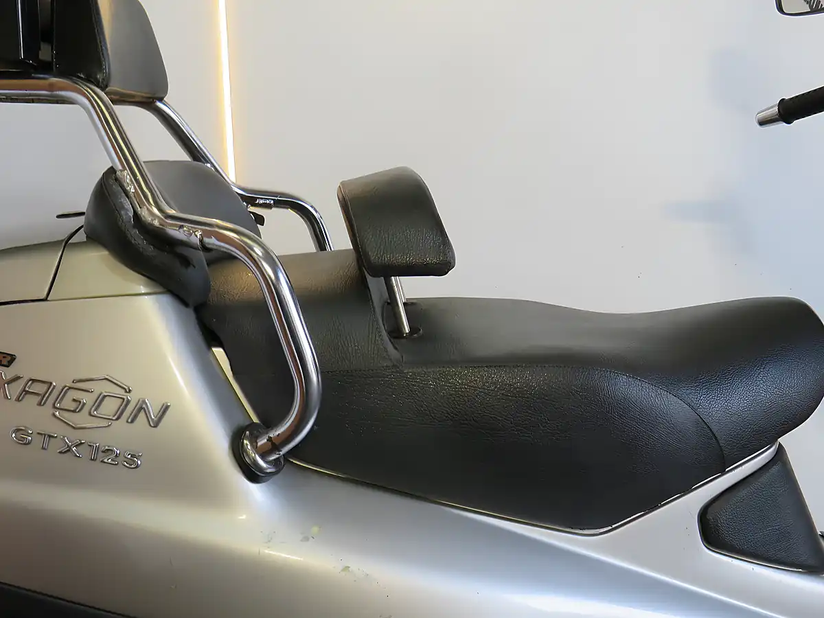 Used 2001 Piaggio Xevo 125 Gtx Silver - Interior and Exterior details 8