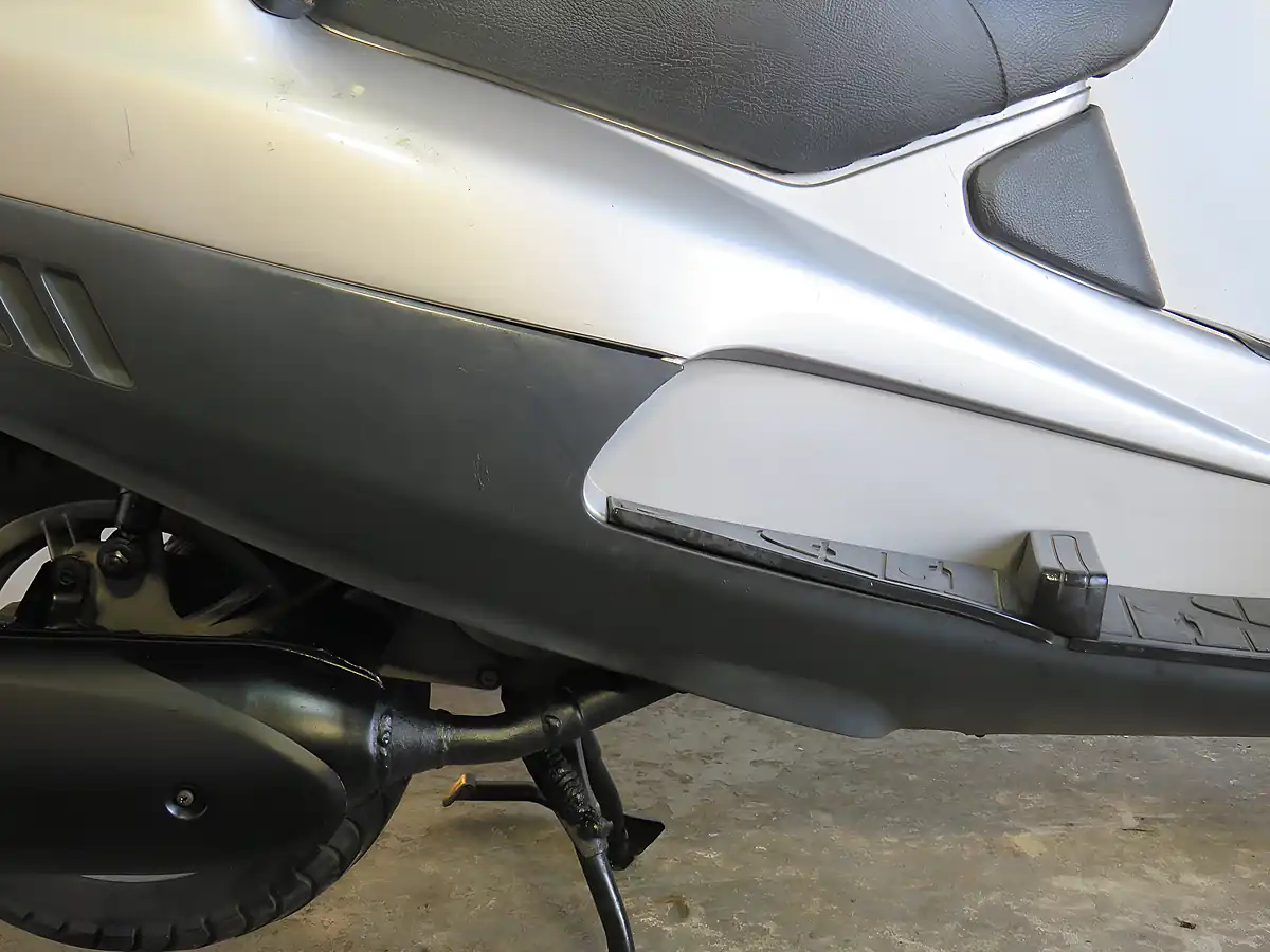Used 2001 Piaggio Xevo 125 Gtx Silver - Interior and Exterior details 9