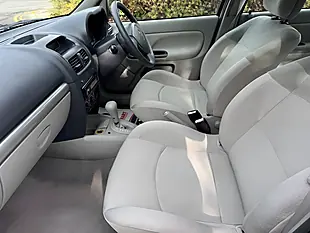 Used 2001 Renault Clio Privilege Silver - Interior and Exterior details 11