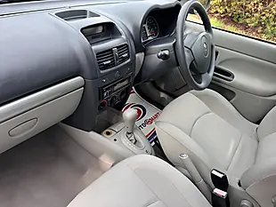 Used 2001 Renault Clio Privilege Silver - Interior and Exterior details 12