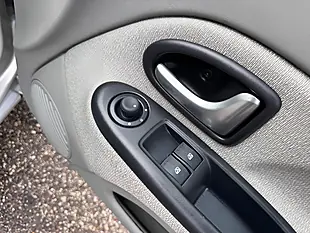 Used 2001 Renault Clio Privilege Silver - Interior and Exterior details 14