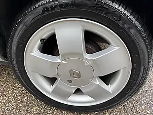 Used 2001 Renault Clio Privilege Silver - Interior and Exterior details 17