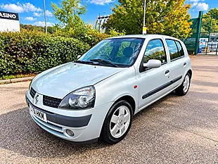 Used 2001 Renault Clio Privilege Silver - Interior and Exterior details 2