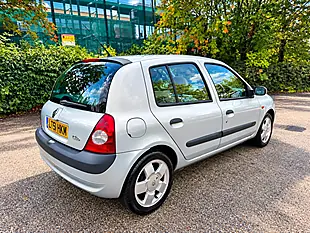Used 2001 Renault Clio Privilege Silver - Interior and Exterior details 4