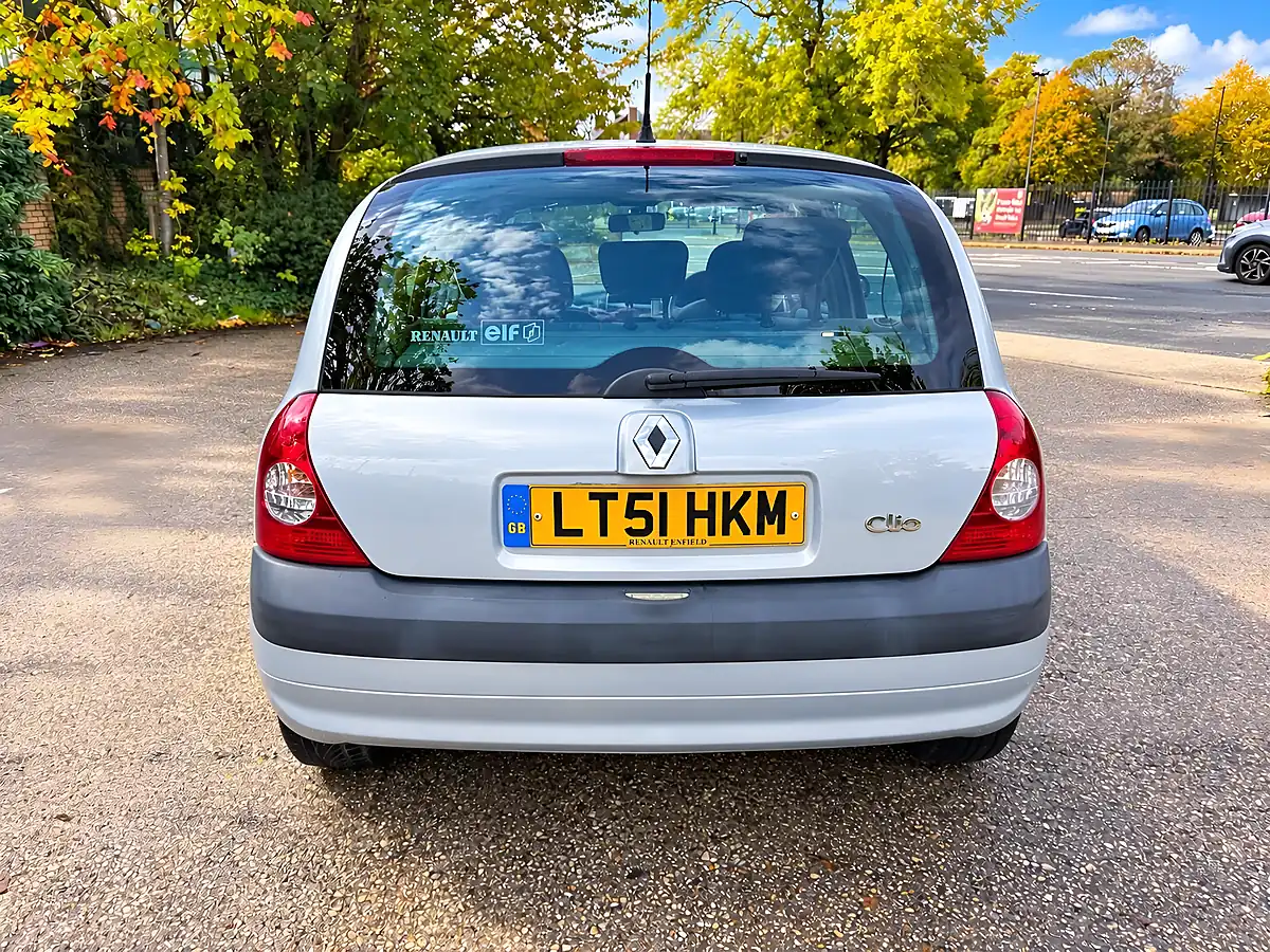 Used 2001 Renault Clio Privilege Silver - Interior and Exterior details 6