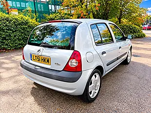 Used 2001 Renault Clio Privilege Silver - Interior and Exterior details 7