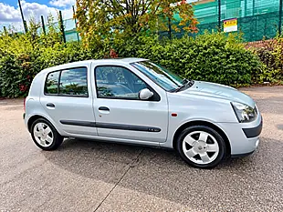 Used 2001 Renault Clio Privilege Silver - Interior and Exterior details 8