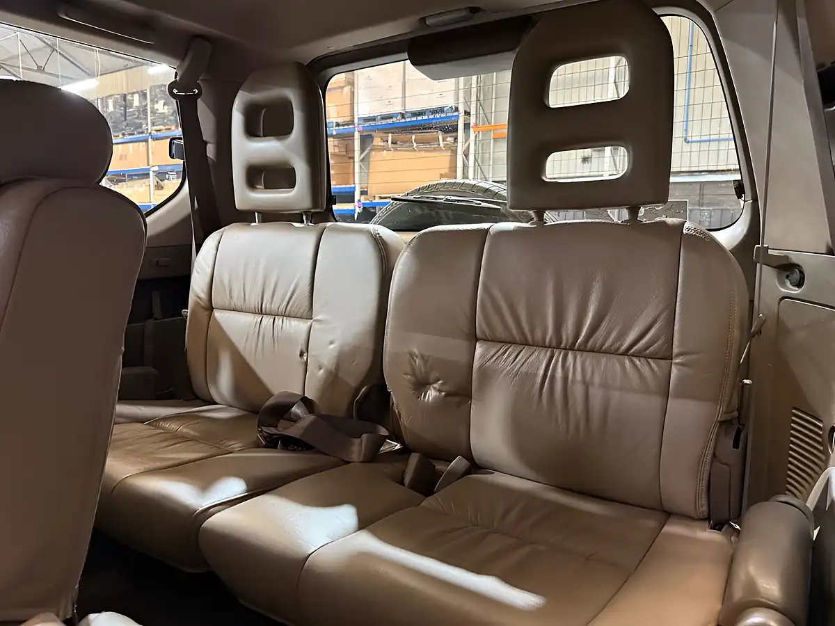 Used 2001 Toyota Land Cruiser Vx Silver - Interior and Exterior details 19
