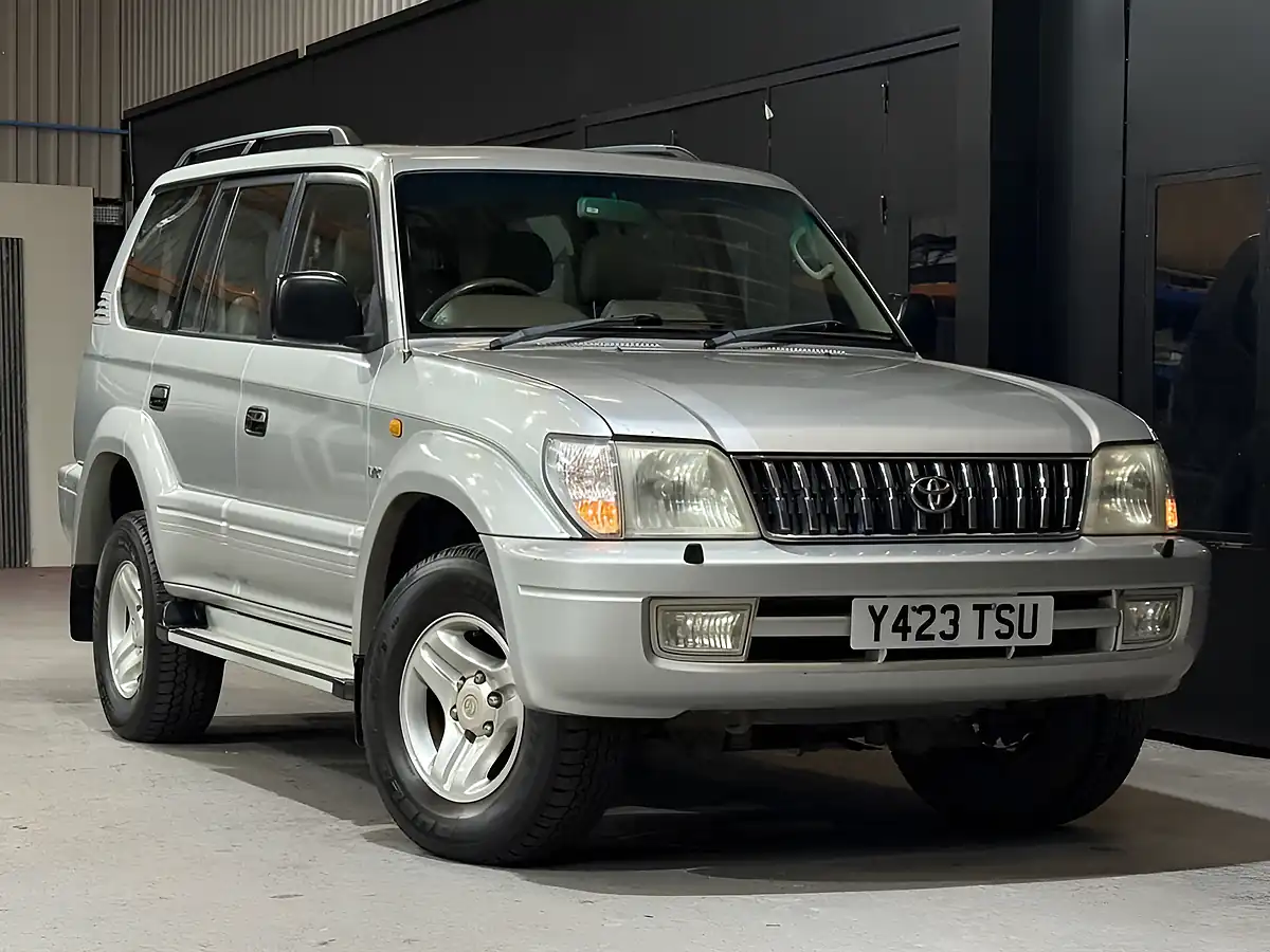 Used 2001 Toyota Land Cruiser Vx Silver - Interior and Exterior details 3