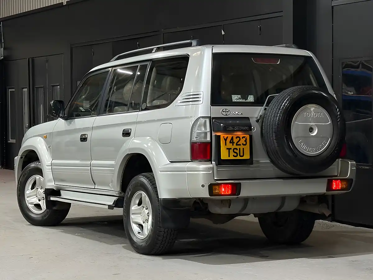 Used 2001 Toyota Land Cruiser Vx Silver - Interior and Exterior details 5