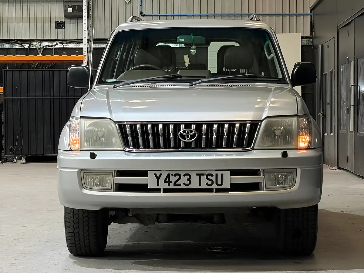 Used 2001 Toyota Land Cruiser Vx Silver - Interior and Exterior details 7