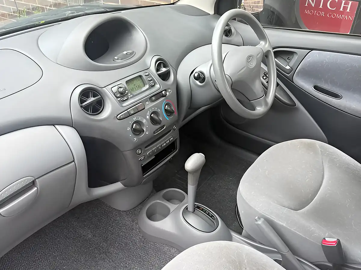 Used 2001 Toyota Yaris Cdx Silver - Interior and Exterior details 12
