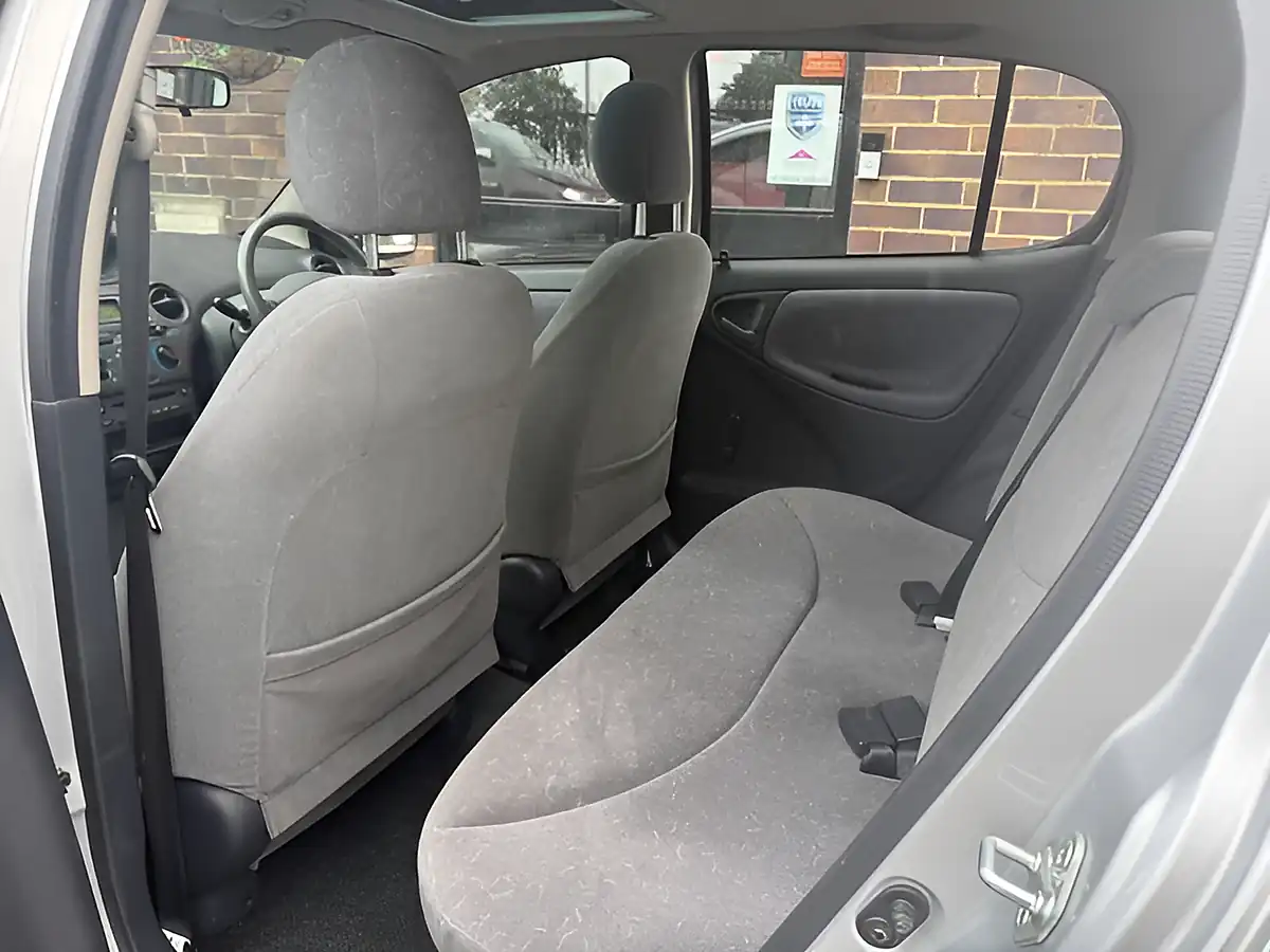 Used 2001 Toyota Yaris Cdx Silver - Interior and Exterior details 15