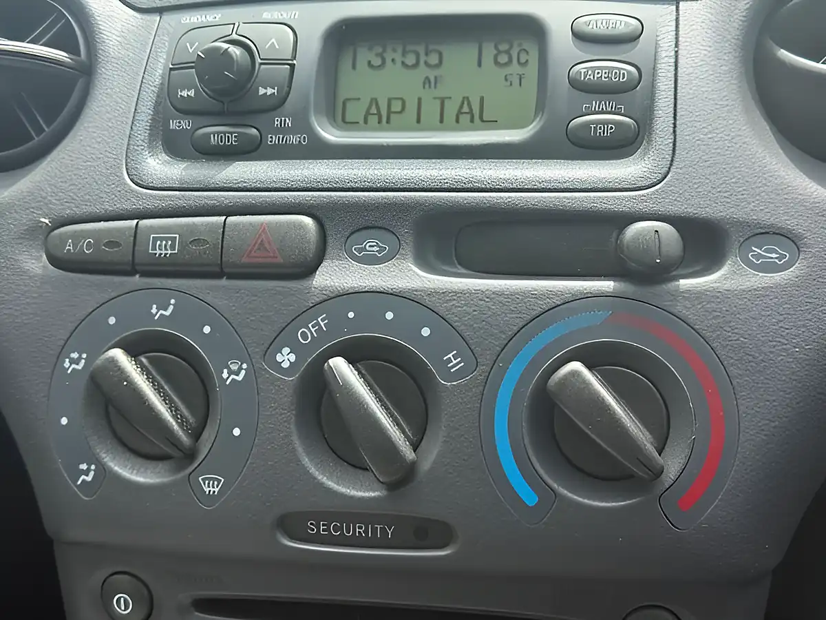 Used 2001 Toyota Yaris Cdx Silver - Interior and Exterior details 16