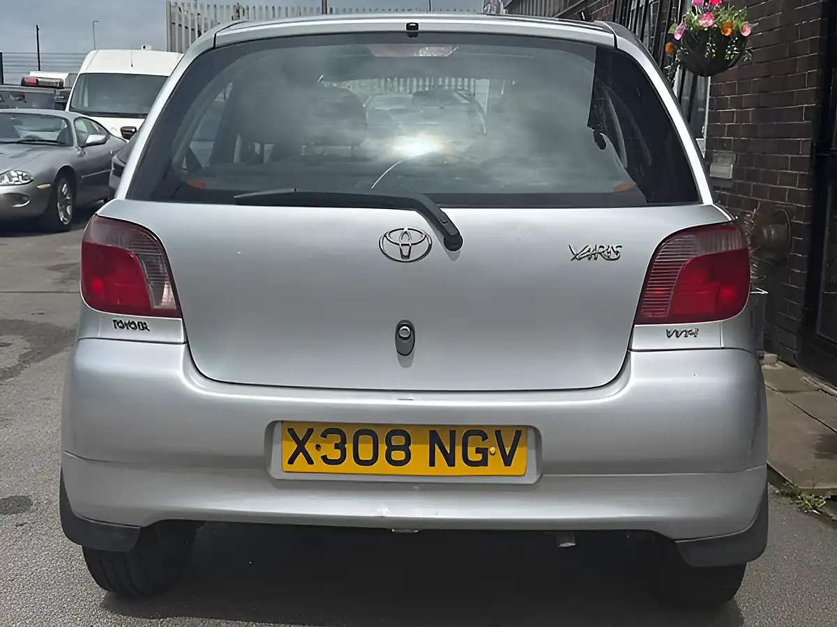 Used 2001 Toyota Yaris Cdx Silver - Interior and Exterior details 19
