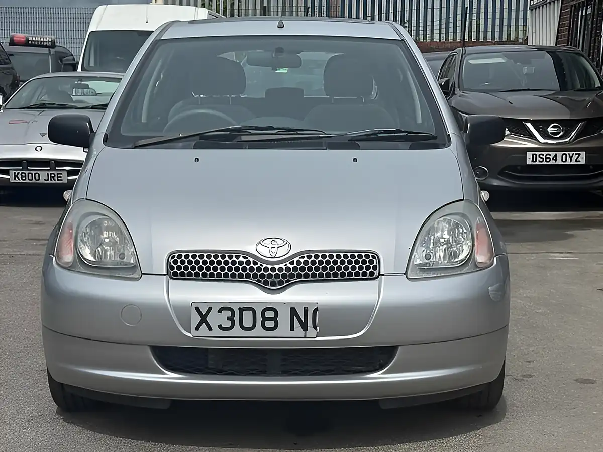 Used 2001 Toyota Yaris Cdx Silver - Interior and Exterior details 2